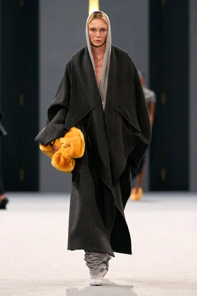 Look 4